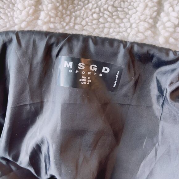 Missguided Black MSGD Ski Puffer Jacket with Mittens - Picture 7 of 8